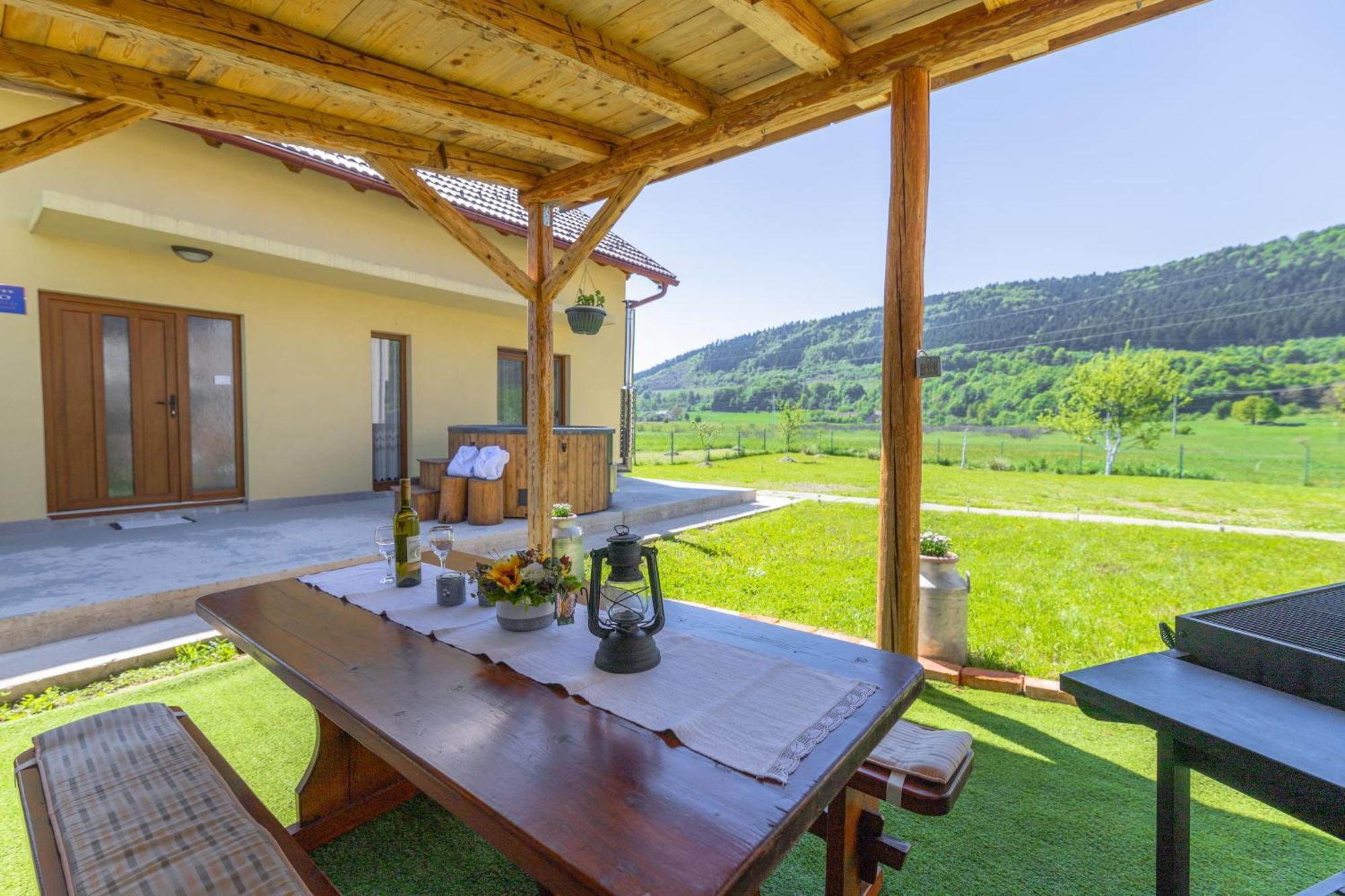 Kuca Trota - Sauna, Hot Tub Otočac Exterior foto